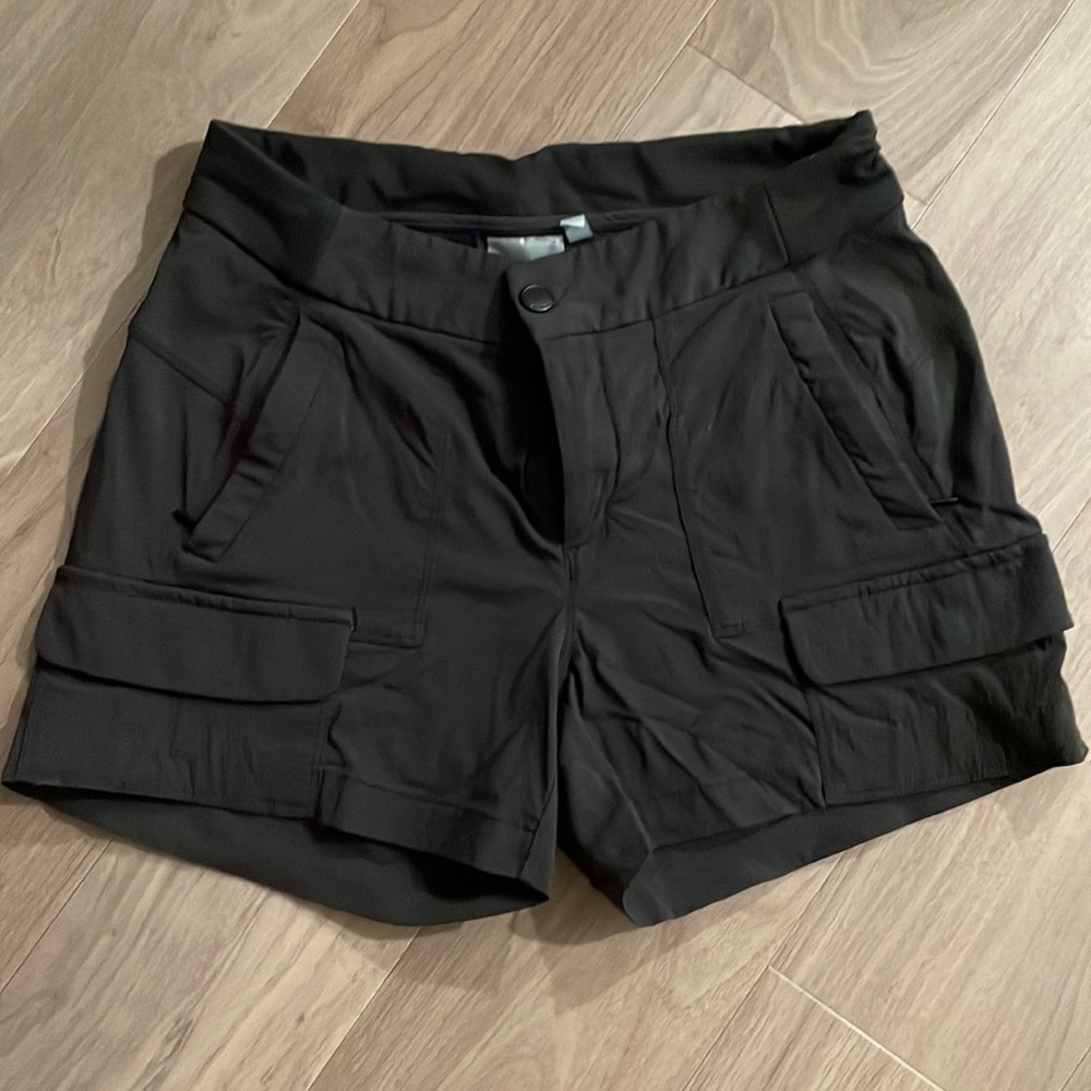 Like new Athleta Trekkie shorts
